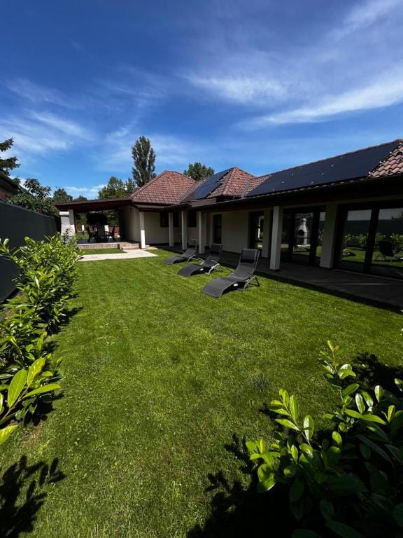 Laura Villa – Balatonlelle